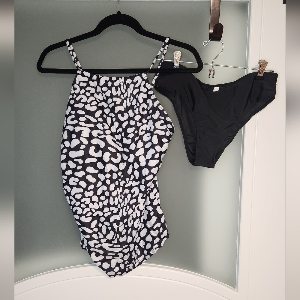 Black and White Patterned Swimsuit Set